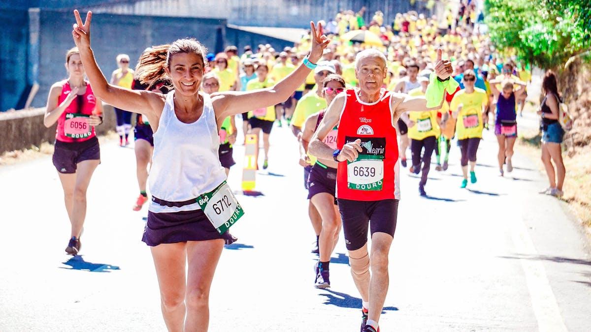 Foule de coureurs au départ d'une course
