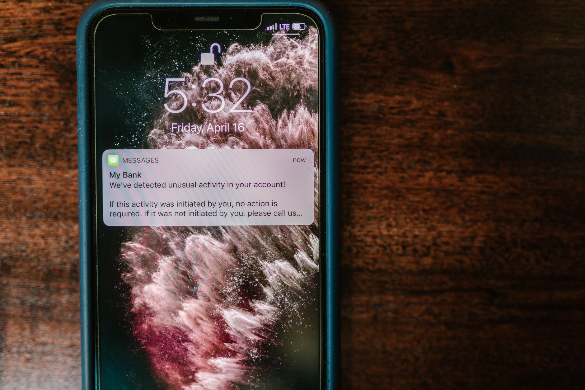 Notification push affichée sur l'écran verrouillé d'un smartphone