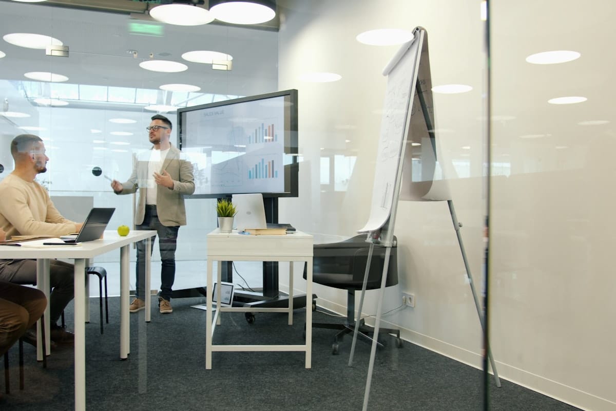 Presentation professionnelle lors d'une reunion en salle de conference